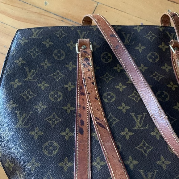 Louis Vuitton authentic Brown Monogram Tote with Gold Hardware - Picture 3 of 9